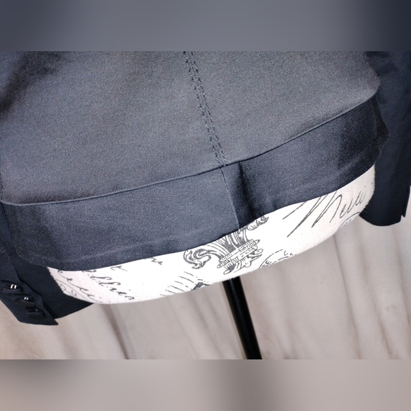 EUC! bebe Classic Black Satin Women's Blazer. Size 6 - Picture 7 of 8